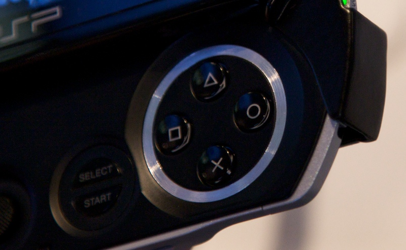 Illustration for article titled Hands On: Is The PSP Go! Too Small?